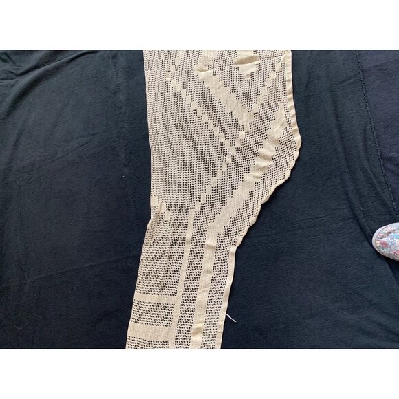 Crocheted Antique Mantle Scarf With Geometric Design 18" X 107" - Picture 10 of 12